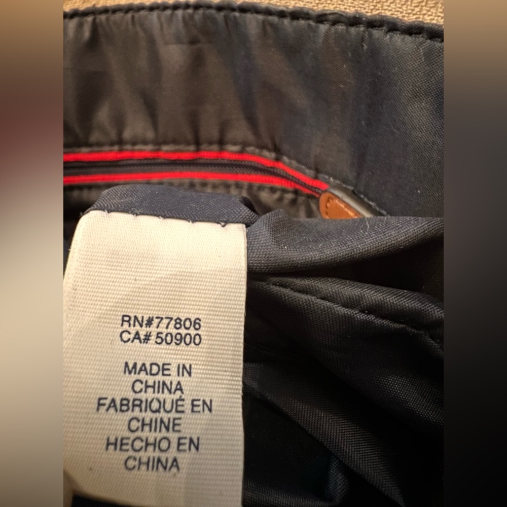 Tommy Hilfiger Crossbody EUC - Picture 9 of 11